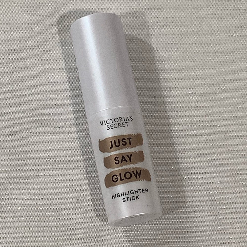 New Victoria’s Secret JUST SAY GLOW Highlighter Stick - Champagne